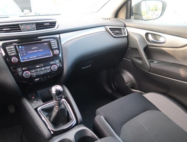 Nissan Qashqai  1.2 DIG-T N-Connecta