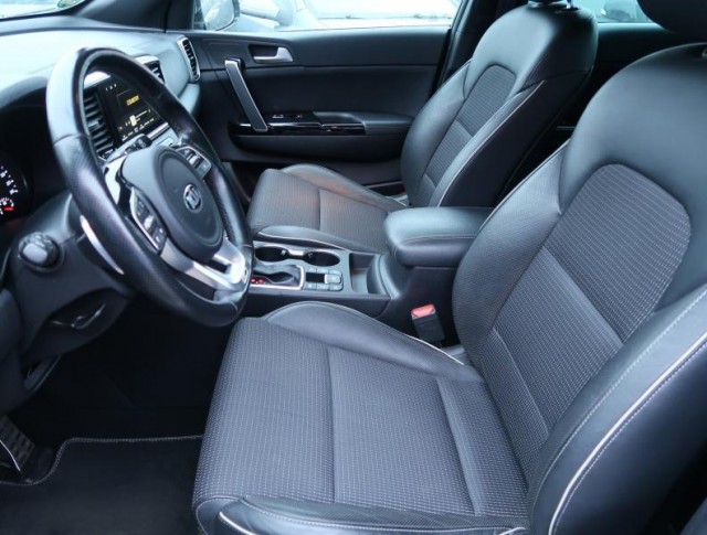 Kia Sportage  2.0 CRDi 