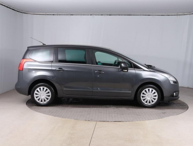 Peugeot 5008  1.6 HDi 