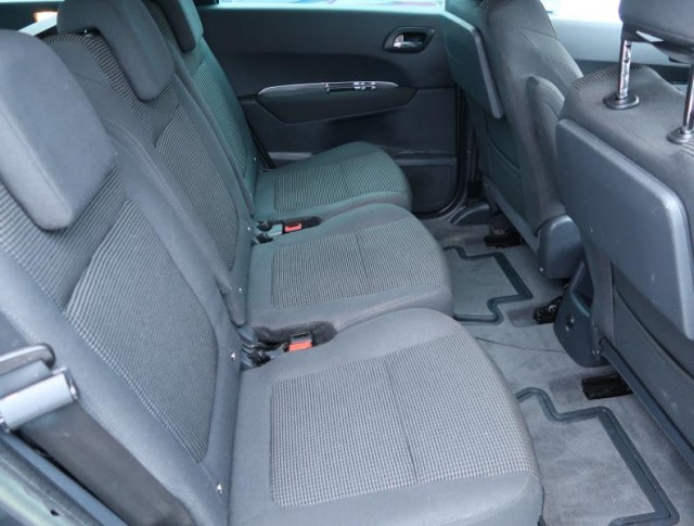 Peugeot 5008  1.6 HDi 