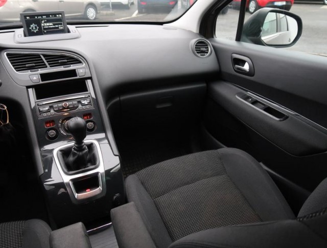 Peugeot 5008  1.6 HDi 