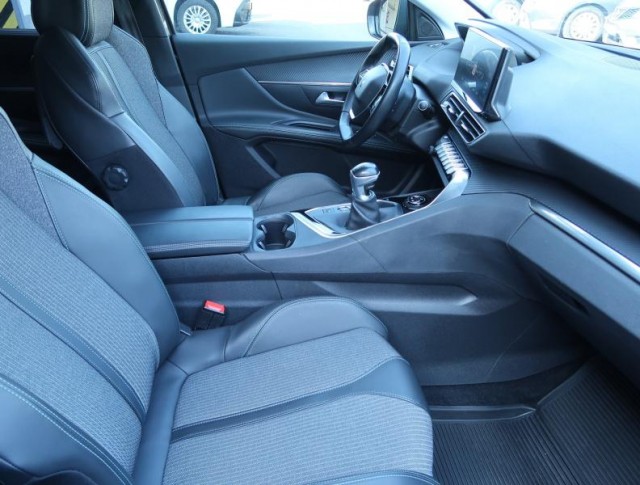 Peugeot 5008  1.5 BlueHDi 