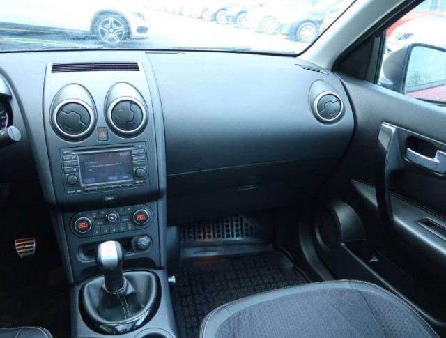 Nissan Qashqai  1.6 