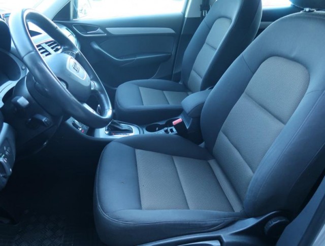 Audi Q3  2.0 TDI basis