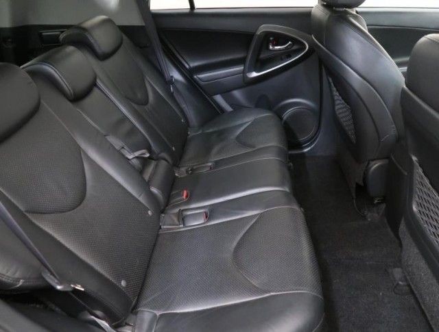 Toyota RAV 4  2.0 VVT-i 