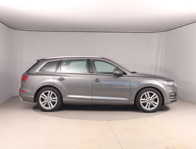 Audi Q7  3.0 TDI S-Line