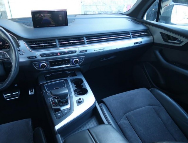 Audi Q7  3.0 TDI S-Line