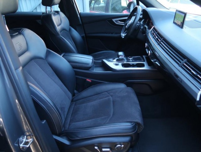 Audi Q7  3.0 TDI S-Line