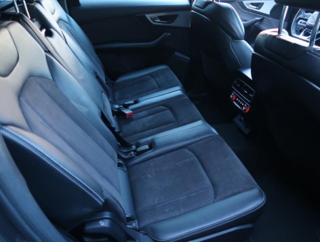 Audi Q7  3.0 TDI S-Line