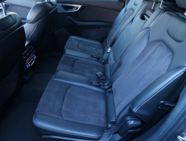 Audi Q7  3.0 TDI S-Line