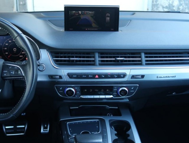 Audi Q7  3.0 TDI S-Line