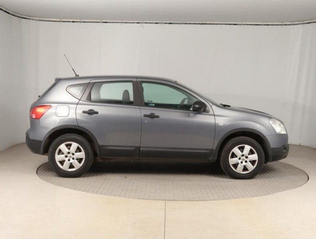 Nissan Qashqai  1.6 