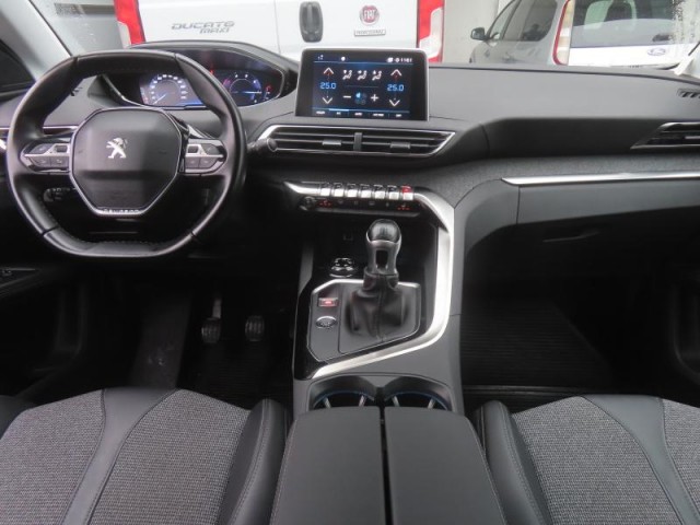 Peugeot 5008  1.5 BlueHDi 