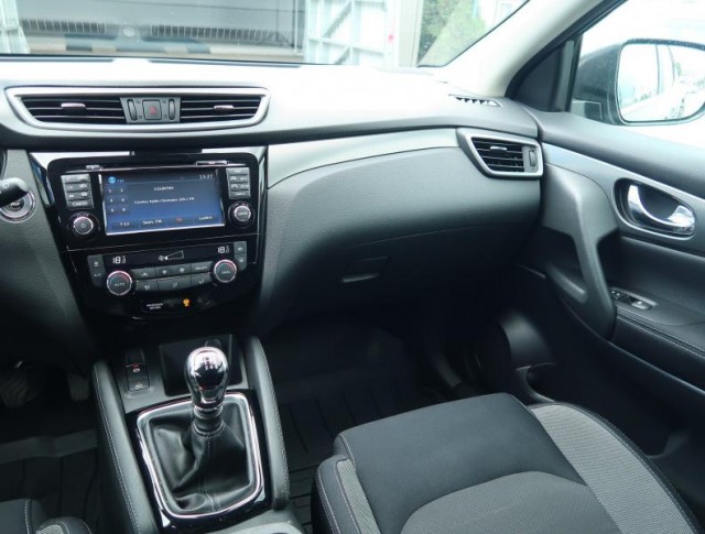 Nissan Qashqai  1.2 DIG-T N-Connecta