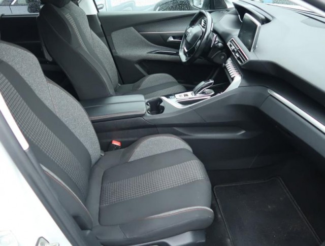 Peugeot 5008  PureTech 130 