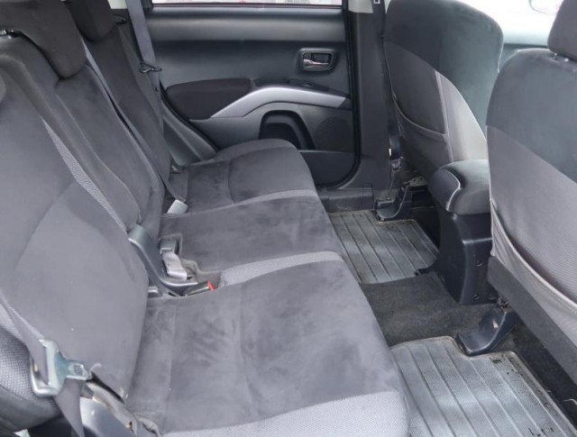 Mitsubishi Outlander  2.0 DI-D Intense