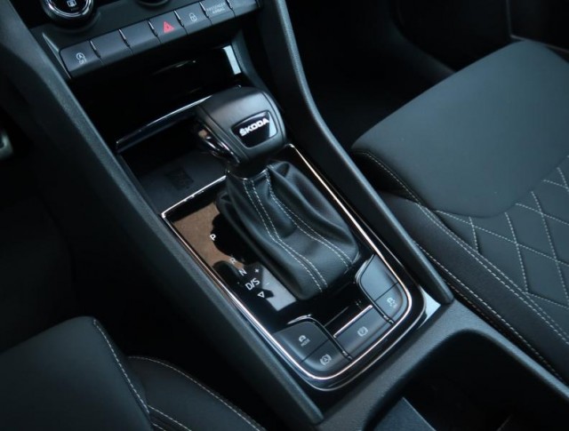 Škoda Karoq  1.5 TSI Sportline
