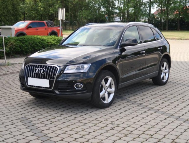 Audi Q5  2.0 TDI S line