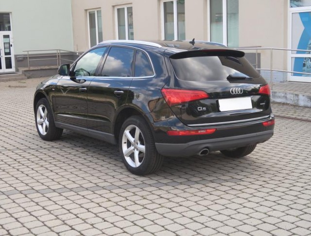 Audi Q5  2.0 TDI S line