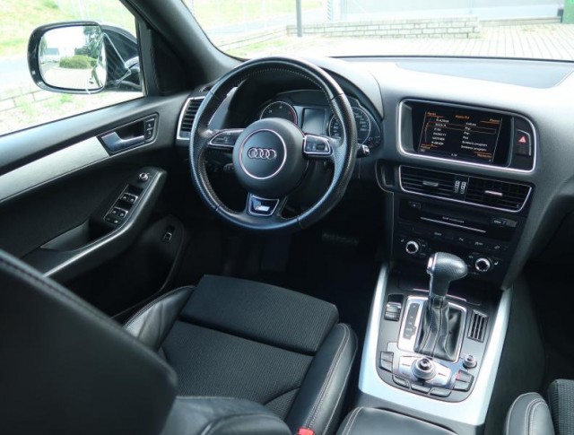 Audi Q5  2.0 TDI S line
