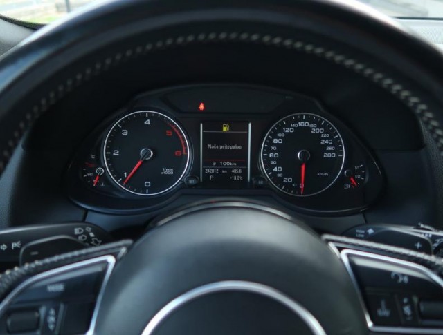 Audi Q5  2.0 TDI S line