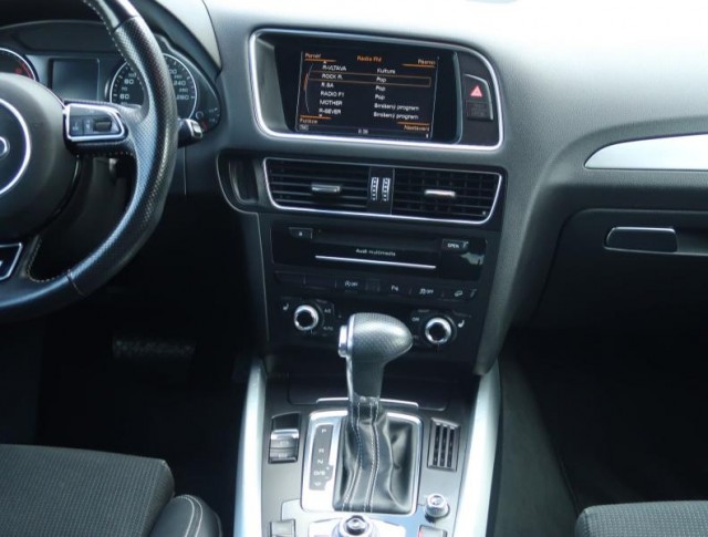 Audi Q5  2.0 TDI S line