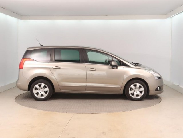 Peugeot 5008  1.6 HDi 