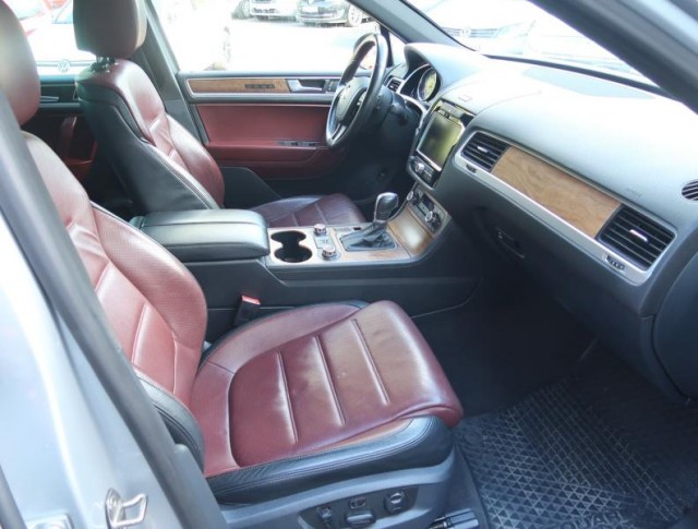 Volkswagen Touareg  3.0 TDI 