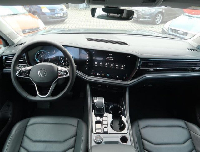 Volkswagen Touareg  3.0 TDI 