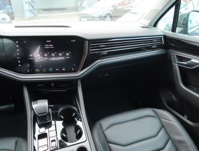 Volkswagen Touareg  3.0 TDI 