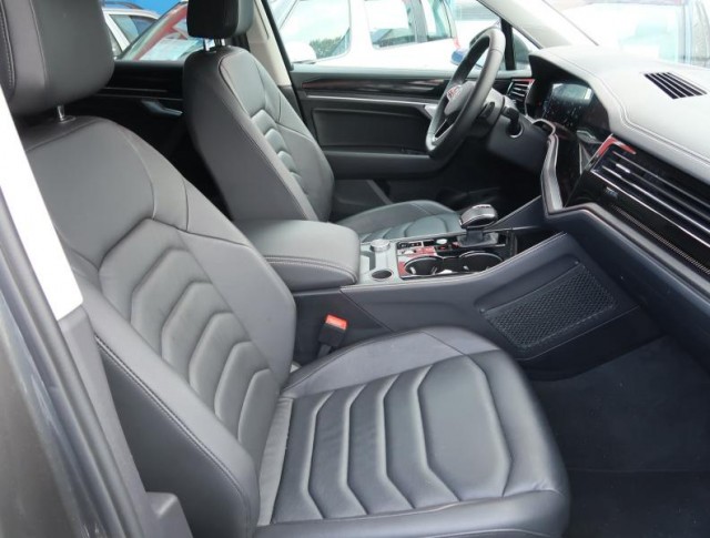 Volkswagen Touareg  3.0 TDI 