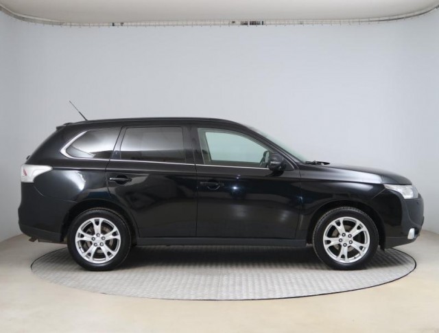 Mitsubishi Outlander  2.2 DI-D 