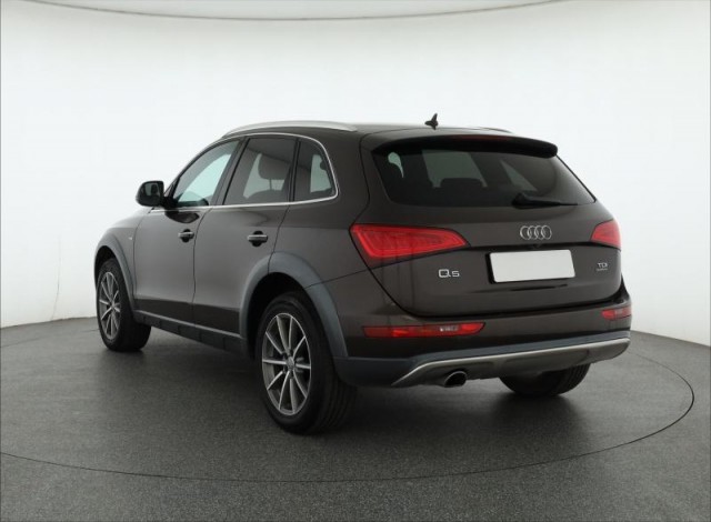 Audi Q5  2.0 TDI S-Line