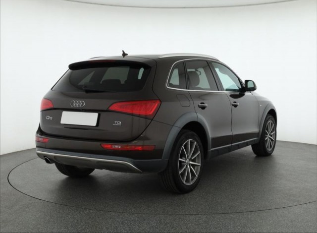 Audi Q5  2.0 TDI S-Line