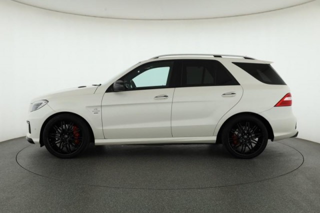 Mercedes-Benz ML  ML 63 AMG Performance Package