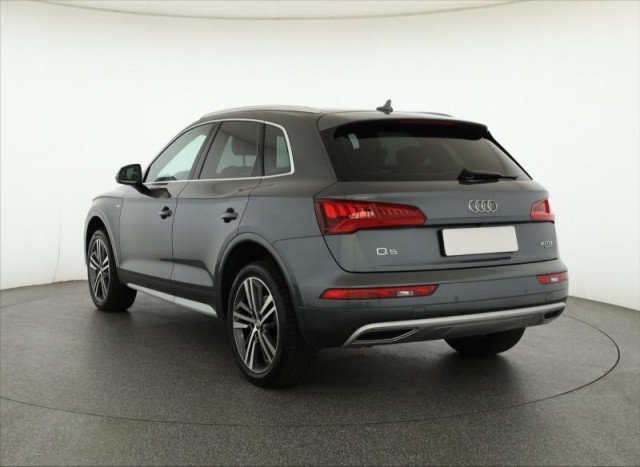 Audi Q5  2.0 TDI S line