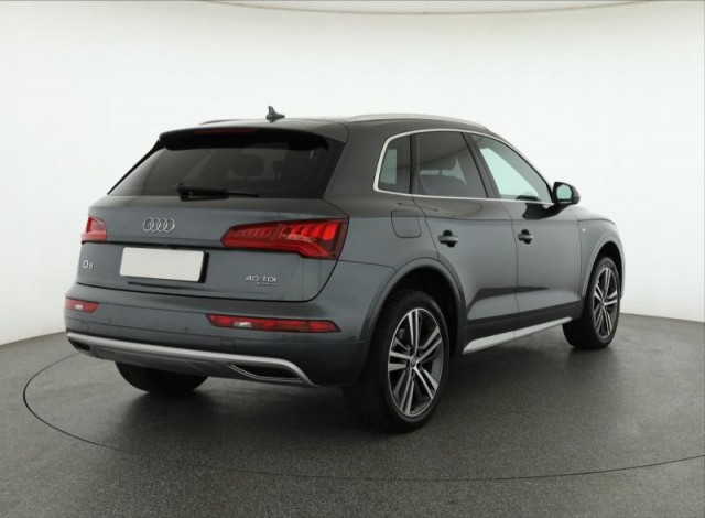 Audi Q5  2.0 TDI S line