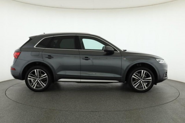 Audi Q5  2.0 TDI S line