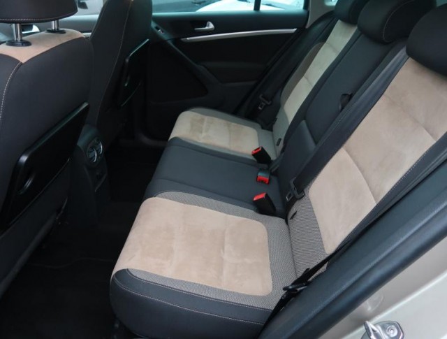 Volkswagen Tiguan  2.0 TDI 