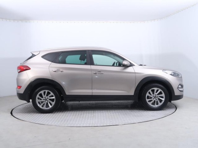 Hyundai Tucson  1.7 CRDi Trikolor