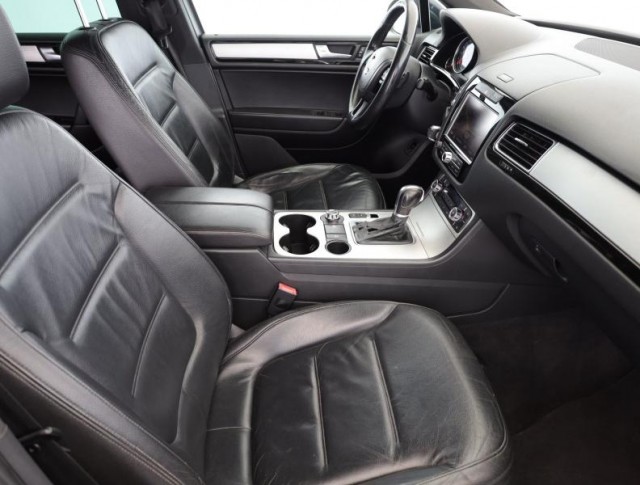 Volkswagen Touareg  3.0 TDI 