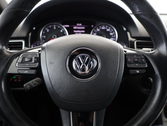 Volkswagen Touareg  3.0 TDI 