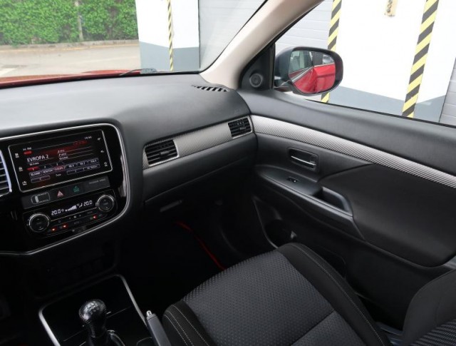 Mitsubishi Outlander  2.0 Intense