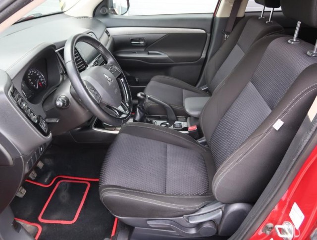 Mitsubishi Outlander  2.0 Intense