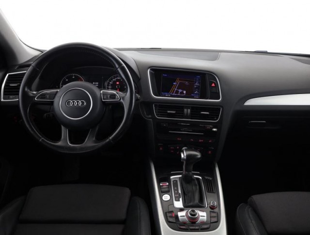 Audi Q5  2.0 TDI S line