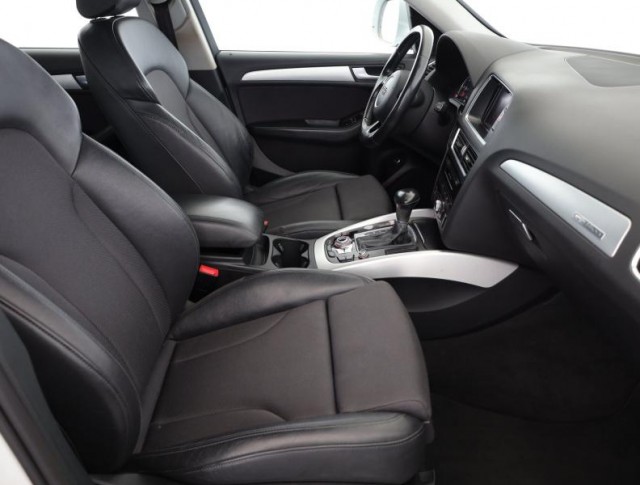 Audi Q5  2.0 TDI S line