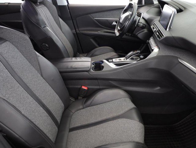 Peugeot 5008  1.5 BlueHDi 
