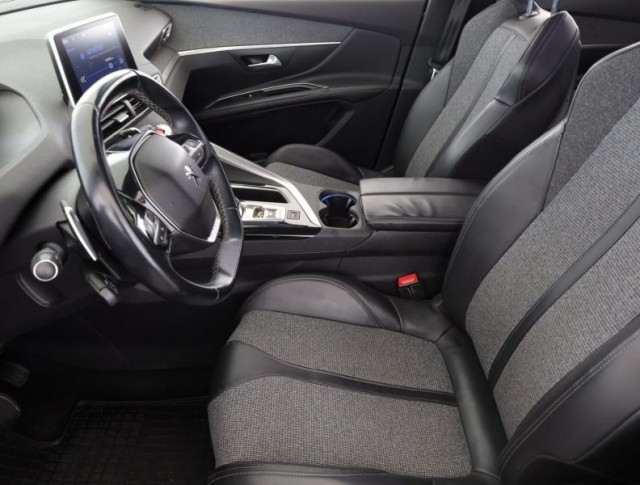 Peugeot 5008  1.5 BlueHDi 