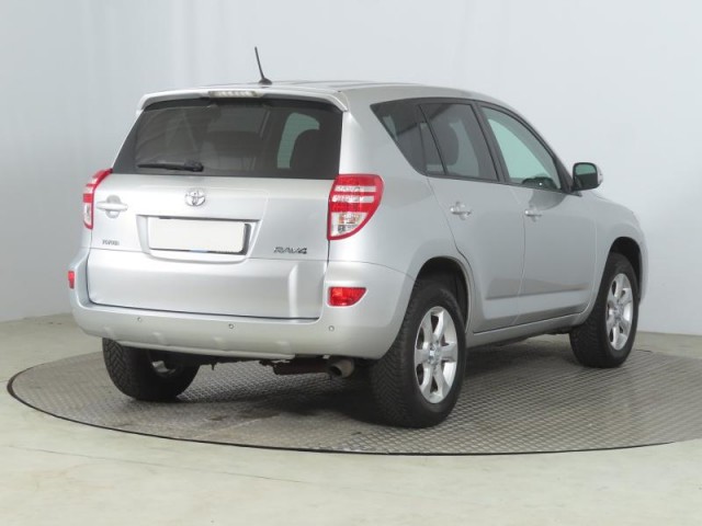 Toyota RAV 4  2.0 VVT-i 