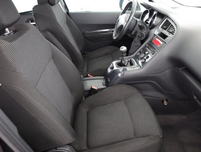 Peugeot 5008  1.6 HDi 